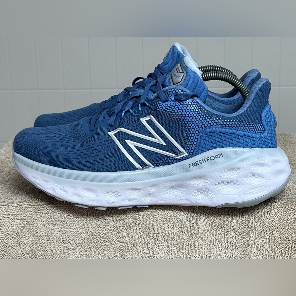 New Balance Fresh Foam More v3 Womens Size 10 Running Shoes Blue BARELY WORN
